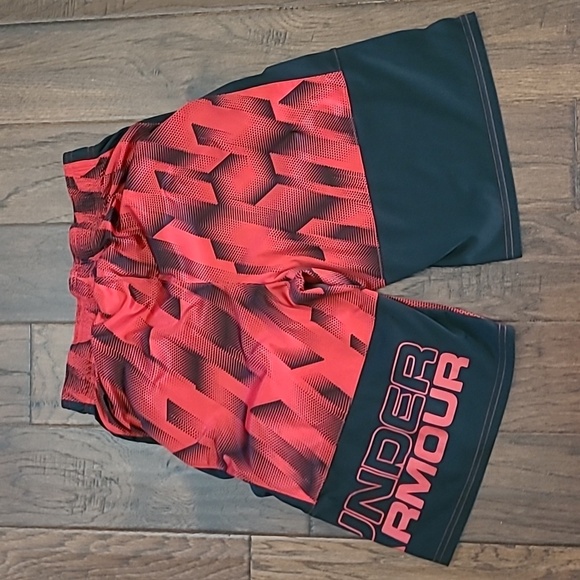 Under Armour boy's red and black athletic shorts size XL - Picture 2 of 5